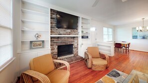 Smart TV, fireplace
