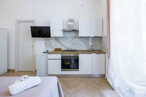 Studio – classic | Skrivebord, skrivebord for bærbar PC og wi-fi (inkludert)