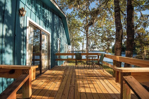 Waterfront Lake Retreat • Private Dock & Fire Pit