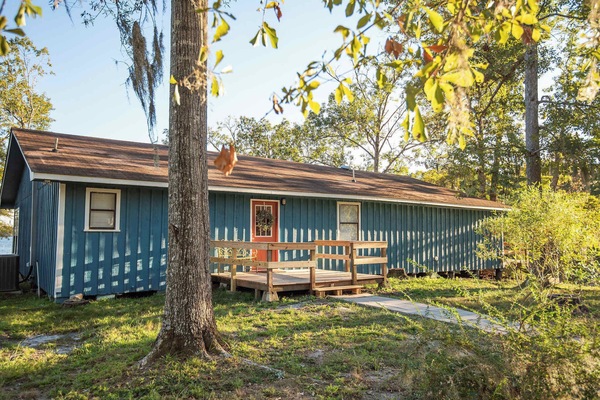Charming and welcoming front entrance, inviting you into a cozy and comfortable stay.