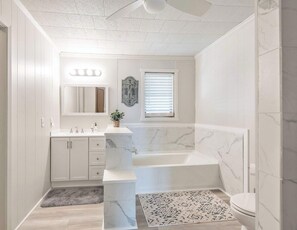 Douche, sèche-cheveux, serviettes fournies