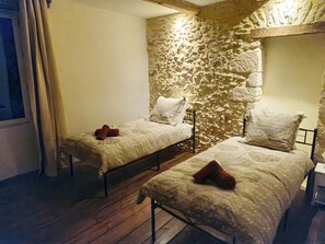 4 bedrooms, iron/ironing board, travel cot, free WiFi