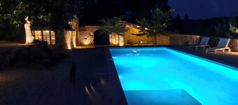 Beautiful farmhouse with large pool within walking distance of Goudargues
