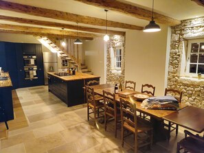 Dining - Le Mas Tillet (Goudargues)