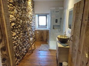 Shower, hair dryer, towels, soap - Le Mas Tillet (Goudargues)