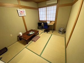 Basic Twin Room, Mountain View | Free WiFi