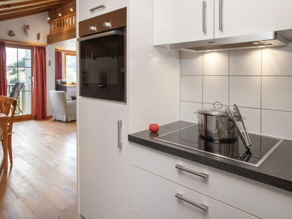 Oven, dishwasher, highchair