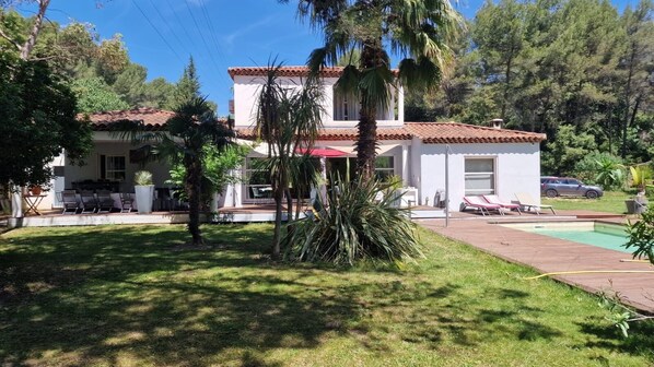 Exterior - Villa de standing piscine 4-bedroom villa with WiFi, AC in fantastic Marseille (Marseille)