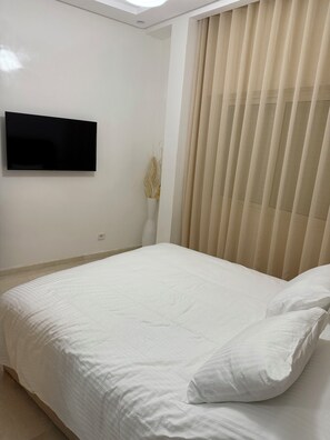 2 habitaciones, tabla de planchar con plancha, wifi y ropa de cama