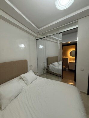2 chambres, fer et planche à repasser, Wi-Fi, draps fournis