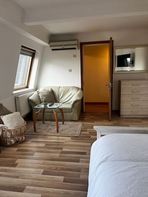 1 bedroom, desk, iron/ironing board, WiFi