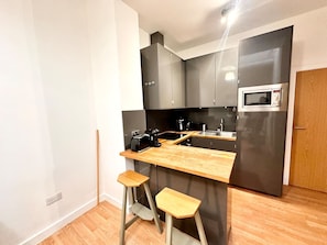 Fridge, stovetop