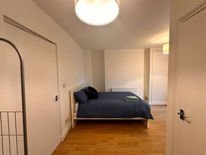 1 bedroom, desk, WiFi, bed sheets