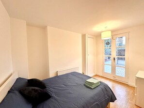 1 Schlafzimmer, Schreibtisch, WLAN, Bettwäsche