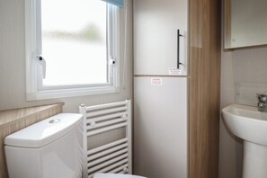 Cottage | Bathroom | Shower - The Maples, no. 56 (St Austell)