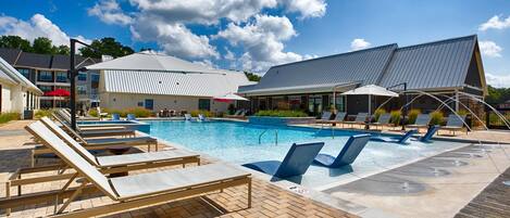 Piscine extérieure (ouverte en saison), cabanons gratuits