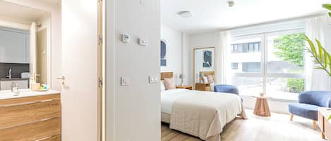 Iron/ironing board, free WiFi, bed sheets, wheelchair access