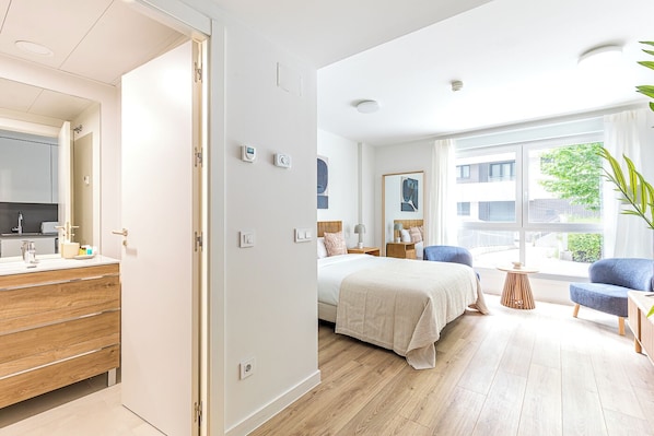 Studio, 1 Double Bed | Iron/ironing board, free WiFi, bed sheets, wheelchair access