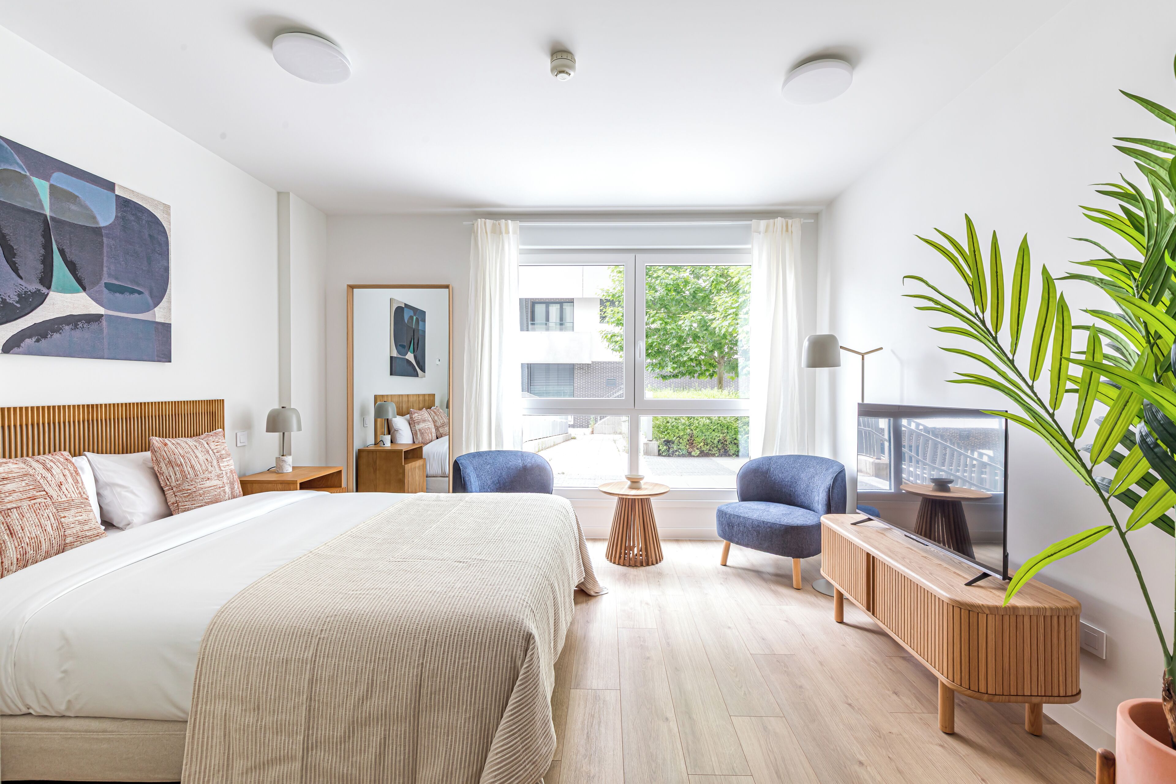 Soundproofing, iron/ironing board, WiFi (free), bed sheets