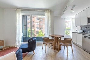 Apartment, 1 Bedroom, Balcony | Dining room - Caterina Madrid Rio (Madrid)
