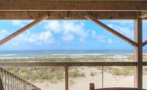 Property grounds - Experience oceanfront bliss at Family Tides, Oak Island's spacious retreat for up to 10. (Oak Island)