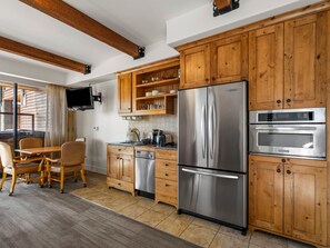 ثلاجة، ميكروويف، فرن، غسالة أطباق