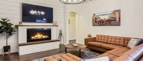 Télévision, cheminée