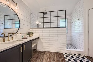 Hair dryer - Casa Agave + 3BR Stylish Retreat + Fort Worth (Fort Worth)
