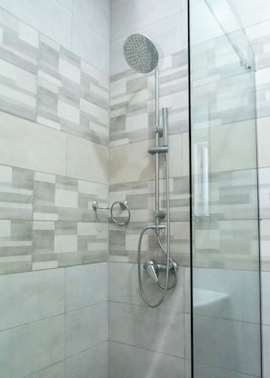 Dusche, Handtücher, Toilettenpapier