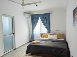 2 chambres, fer et planche à repasser, Wi-Fi, draps fournis