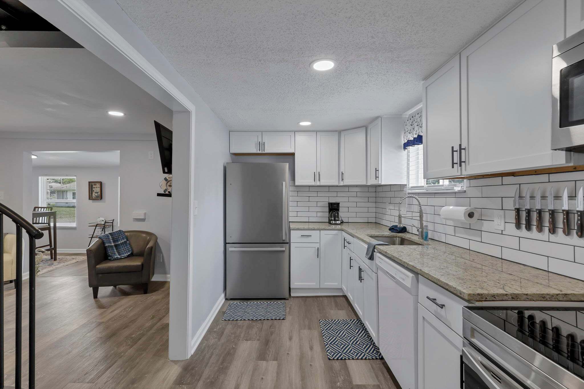 冰箱、微波炉、烤箱、炉灶