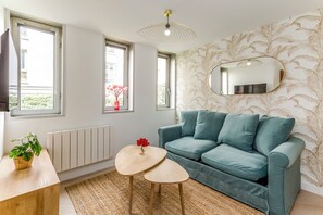 Apartment, City View | Private kitchen | Fridge, microwave, stovetop, electric kettle