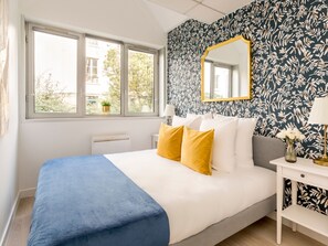 Apartemen, pemandangan kota | Seprai antialergi, bantalan ekstra lembut, dan didekorasi berbeda-beda