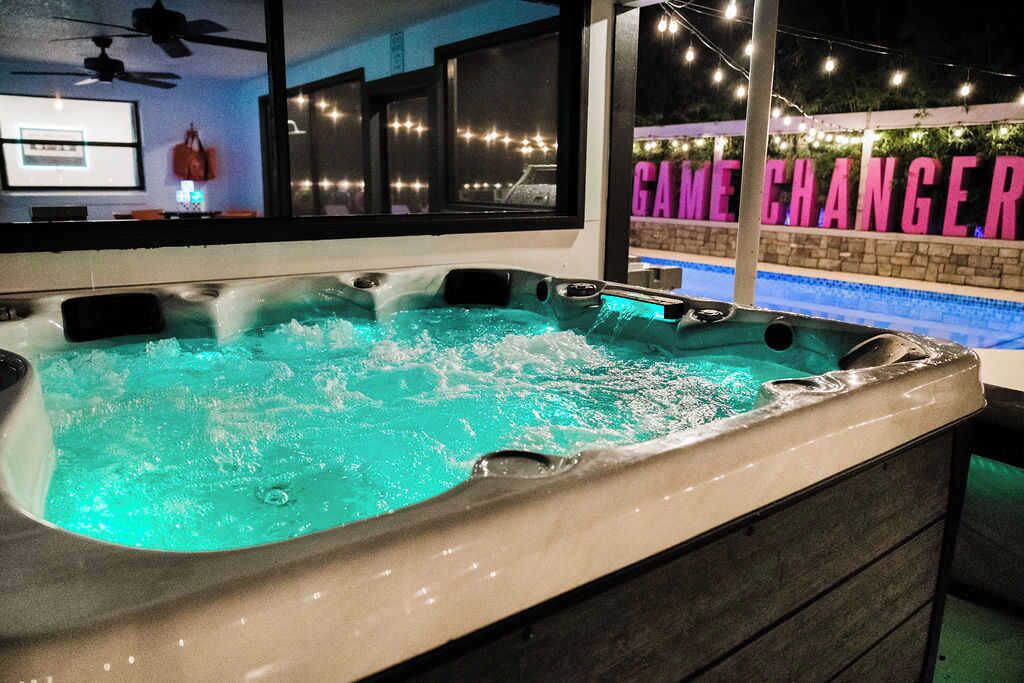 Indoor spa tub