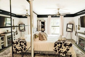 4 soveværelser, skrivebord, strygejern/strygebræt, weekendseng