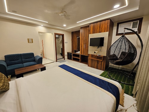 HOTEL MAA LAXMI PALACE