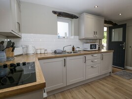 Cookware/dishes/utensils