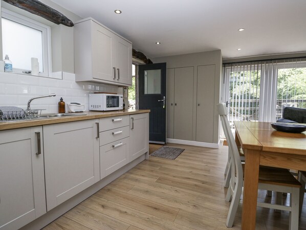 مستلزمات طهي/أطباق/أوعية