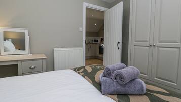 2 bedrooms, individually decorated, individually furnished, free WiFi