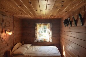 2 bedrooms, bed sheets