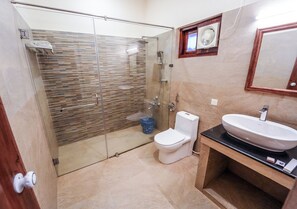 Minibar, free WiFi, bed sheets