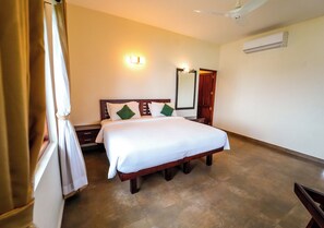 Deluxe-Doppelzimmer, Balkon | Minibar, schallisolierte Zimmer, kostenloses WLAN, Bettwäsche