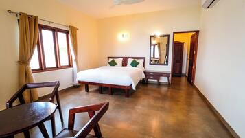 Minibar, soundproofing, free WiFi, bed sheets