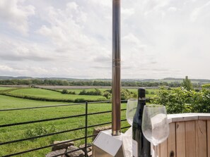 المنطقة المحيطة بالمنشأة