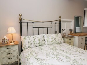 1 bedroom, individually decorated, individually furnished, free WiFi