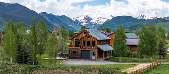 Slate View Dreams, Close to CB, hot tub, deck, patio, firepit, views!