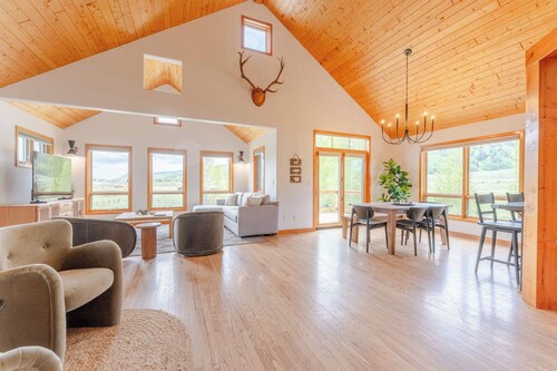 Slate View Dreams,  Close to CB, hot tub, deck, patio, firepit, views!