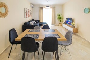 43-inch LED TV with digital channels - Captain's Residence (Ksamil)