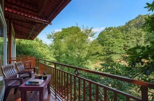 Rose Riverside Cottage | Living area