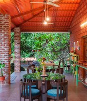 Lilly Upper deck Cottage | 起居区